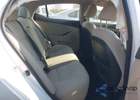 2015 Kia Optima Lx z USA, uszkodzony, nr VIN 5XXGM4A72FG380360